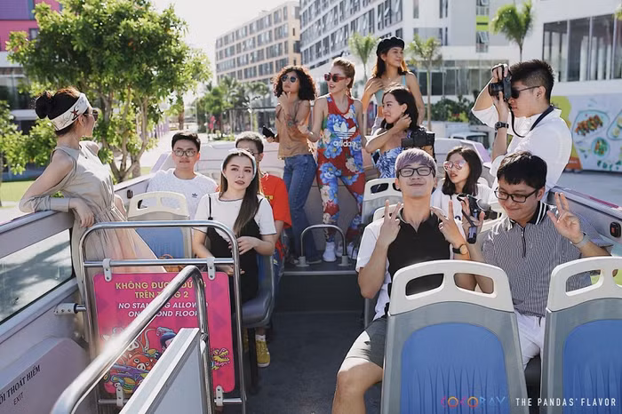Coco Bus Tour – tuyến xe buýt du lịch mui trần sẽ đem đến cho du khách những trải nghiệm độc đáo chưa từng có khi du lịch tại Đà Nẵng.