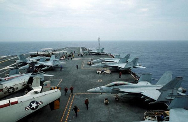 Máy bay chiến đấu Hornet và E-2D Hawkeye trên tàu sân bay John C. Stennis của Mỹ trong cuộc tập trận Malabar-2016 (Ảnh: Reuters) Máy bay chiến đấu Hornet và E-2D Hawkeye trên tàu sân bay John C. Stennis của Mỹ trong cuộc tập trận Malabar-2016 (Ảnh: Reuters)