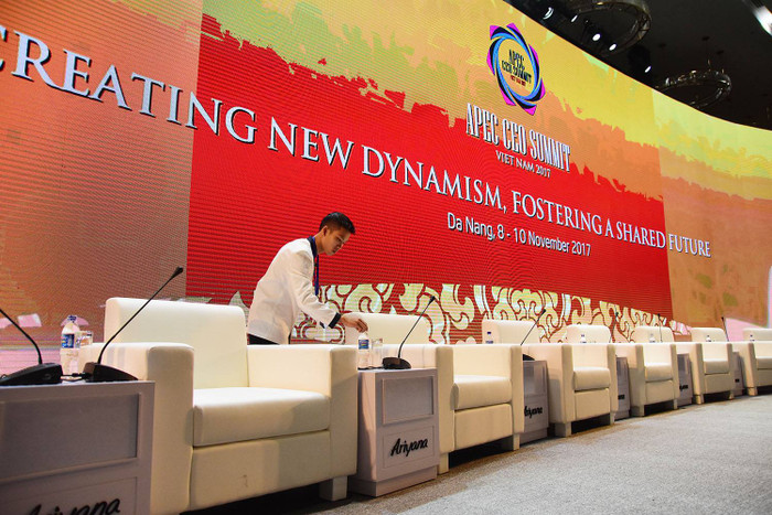 Hoàn tất các khâu chuẩn bị trước giờ khai mạc CEO Summit. Ảnh: VGP/Thế Phong Hoàn tất các khâu chuẩn bị trước giờ khai mạc CEO Summit. Ảnh: VGP/Thế Phong