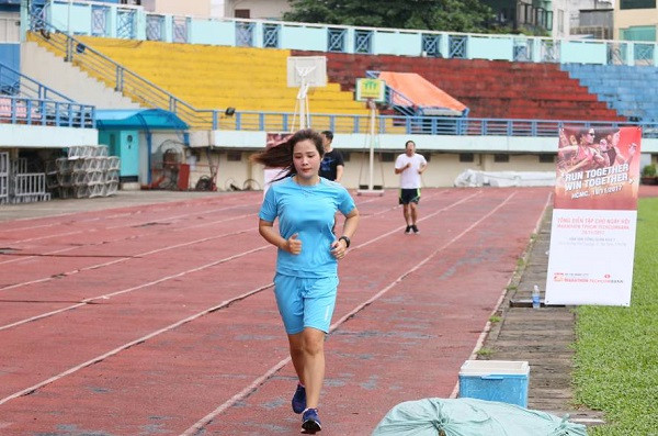 Chị Nguyễn Thu Thảo (nhân viên Phòng giao dịch Thanh Đa, ngân hàng Techcombank) trên đường tập Chị Nguyễn Thu Thảo (nhân viên Phòng giao dịch Thanh Đa, ngân hàng Techcombank) trên đường tập