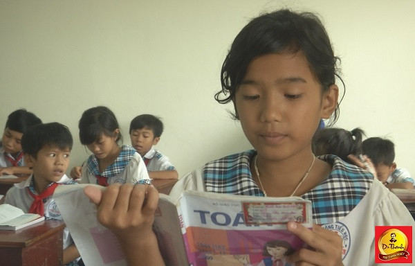 Tương lai của những đứa con của anh cũng mờ mịt vì gia cảnh nghèo khó Tương lai của những đứa con của anh cũng mờ mịt vì gia cảnh nghèo khó