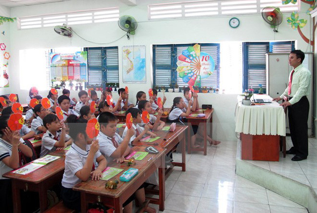 Việc tăng lương cho giáo viên cao nhất trong các ngành sự nghiệp có khả thi? (Ảnh minh họa: TTXVN) Việc tăng lương cho giáo viên cao nhất trong các ngành sự nghiệp có khả thi? (Ảnh minh họa: TTXVN)