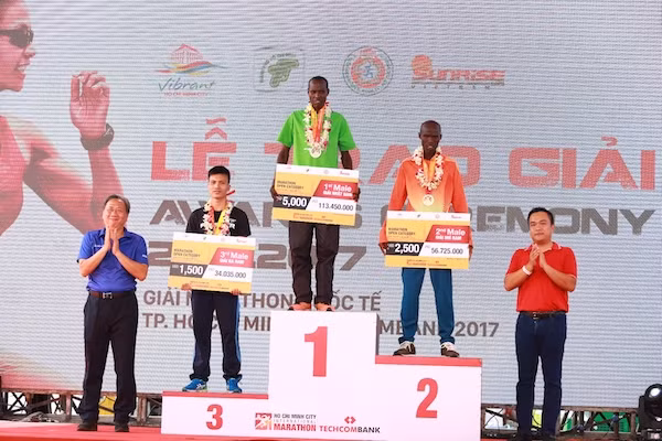 Vận động viên Đỗ Quốc Luật thi đấu thành công ngoài mong đợi tại giải Marathon Quốc tế Thành phố Hồ Chí Minh Techcombank 2017.