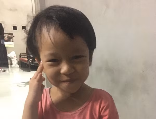 Các nữ giảng viên Đại học Duy Tân trao quà Noel sớm cho trẻ em ung thư ảnh 2