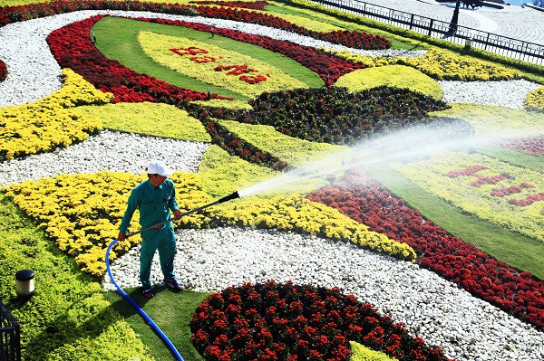 Bà Nà Hills - “thánh địa hoa giữa lưng chừng trời"