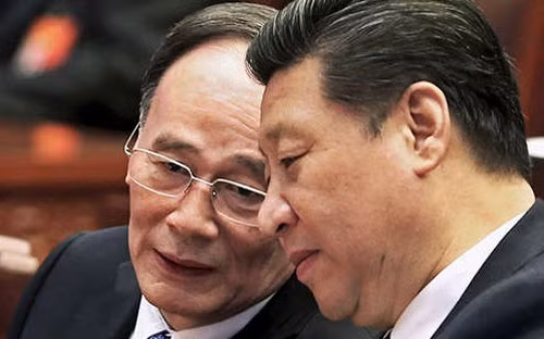 Ông Vương Kỳ Sơn (bên trái) cánh tay đắc lực một thời của ông Tập trong cuộc chiến chống tham nhũng (Ảnh: Reuters) Ông Vương Kỳ Sơn (bên trái) cánh tay đắc lực một thời của ông Tập trong cuộc chiến chống tham nhũng (Ảnh: Reuters)