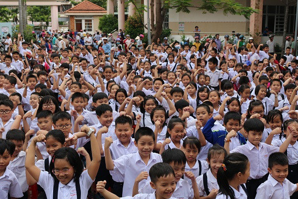 Hoạt động nói chuyện chuyên đề về dinh dưỡng và vận động tại các trường học do FrieslandCampina phối hợp cùng Hội Chữ Thập Đỏ đang được lan rộng Hoạt động nói chuyện chuyên đề về dinh dưỡng và vận động tại các trường học do FrieslandCampina phối hợp cùng Hội Chữ Thập Đỏ đang được lan rộng