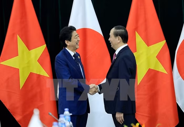 Chủ tịch nước Trần Đại Quang tiếp song phương Thủ tướng Nhật Bản Shinzo Abe. (Ảnh: TTXVN)