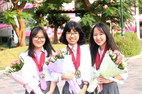 Đội chơi gồm Nguyễn Đắc Ngọc Mai, Bùi Nguyễn Phương Như, Lê Hồng Thụy đạt giải Bạc Tranh biện cá nhân, giải Bạc Trang biện đồng đội Đội chơi gồm Nguyễn Đắc Ngọc Mai, Bùi Nguyễn Phương Như, Lê Hồng Thụy đạt giải Bạc Tranh biện cá nhân, giải Bạc Trang biện đồng đội