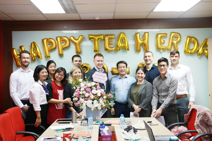 Các giáo viên nước ngoài tại hệ thống trung tâm tiếng Anh trẻ em Apax English đã có một dịp lễ 20/11 đáng nhớ cùng các học sinh thân yêu của mình. Các giáo viên nước ngoài tại hệ thống trung tâm tiếng Anh trẻ em Apax English đã có một dịp lễ 20/11 đáng nhớ cùng các học sinh thân yêu của mình.