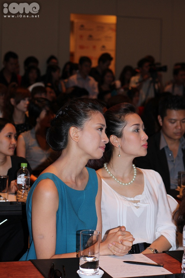 Trưa ngày 16/4, công ty VAA của Ngô Thanh Vân đã kết hợp với Quỹ Nhịp tim Việt Nam thực hiện buổi họp báo giới thiệu dự án Vết sẹo cuộc đời 3 năm 2012 mang chủ đề Trái tim thủy tinh, nối tiếp thành công của 2 chương trình trước đó đã thực hiện vào năm 2010, 2011. Dù nổi tiếng là một người bản lĩnh và mạnh mẽ nhưng đả nữ đã rất khó khăn để kìm nén những giọt nước mắt khi xem những đoạn phim về trẻ em không may mắn.