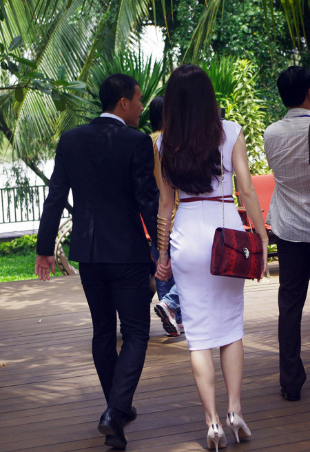 Cặp sao tay trong tay ra về khi buổi lễ kết thúc. Cặp sao tay trong tay ra về khi buổi lễ kết thúc.