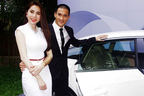 Cả hai rạng rỡ trong buổi lễ. Cả hai rạng rỡ trong buổi lễ.