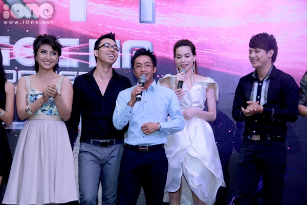 Họp báo công bố Cường đô la chính thức ra nhập làng giải trí và anh sẽ có 1 album phát hành song ca với Hồ Ngọc Hà chăng? Họp báo công bố Cường đô la chính thức ra nhập làng giải trí và anh sẽ có 1 album phát hành song ca với Hồ Ngọc Hà chăng?