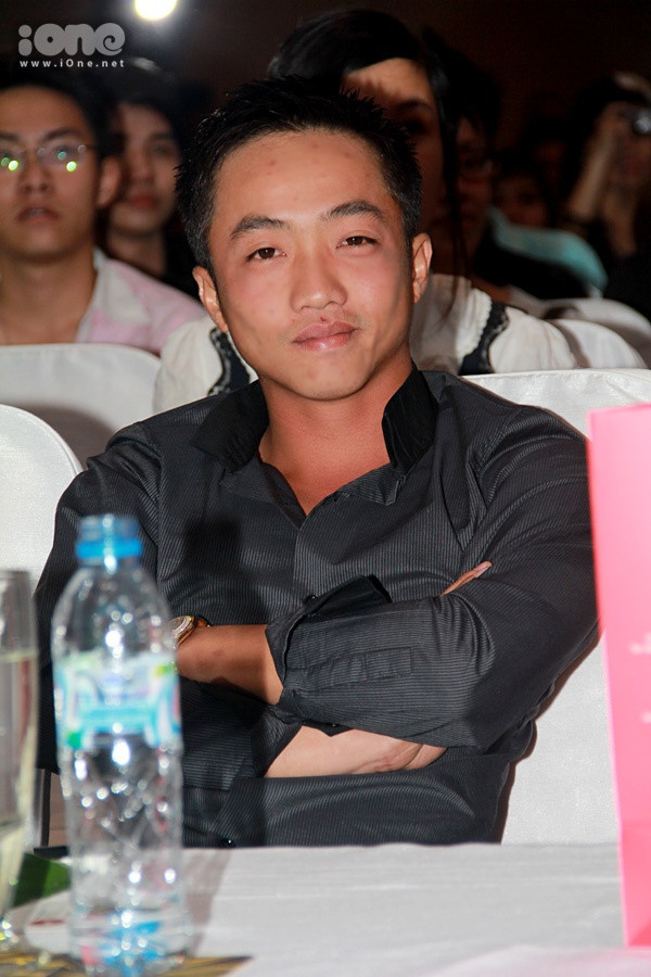 "Nãy đi uống tý bia, chụp ảnh mình tự tin hẳn" "Nãy đi uống tý bia, chụp ảnh mình tự tin hẳn"