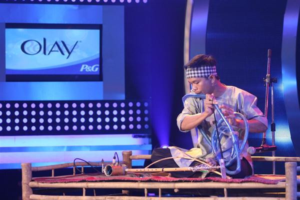 Ít ai ngờ một thí sinh đậm chất hai lúa và ở độ tuổi 40 như Kiều Văn Thanh lại có thể giành được số lượng tin nhắn bình chọn nhiều nhất đêm bán kết 7.