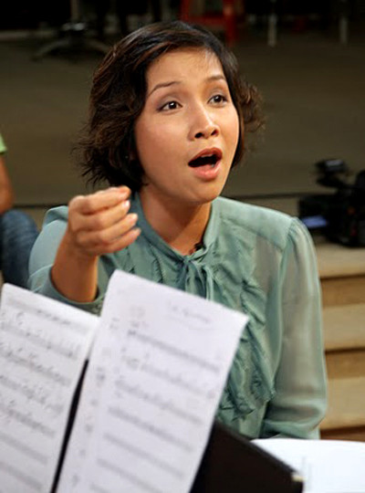 Bài hát khó thế sao bảo em thuộc luôn được trong 30 phút chứ! Bài hát khó thế sao bảo em thuộc luôn được trong 30 phút chứ!