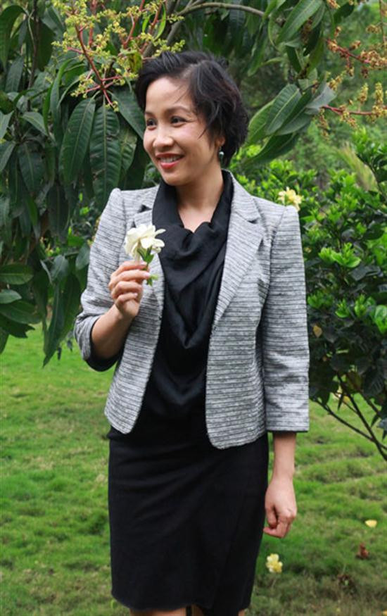 Hoa bưởi nhà mình trồng có khác, thơm hơn hẳn hoa mua ngoài chợ. Hoa bưởi nhà mình trồng có khác, thơm hơn hẳn hoa mua ngoài chợ.