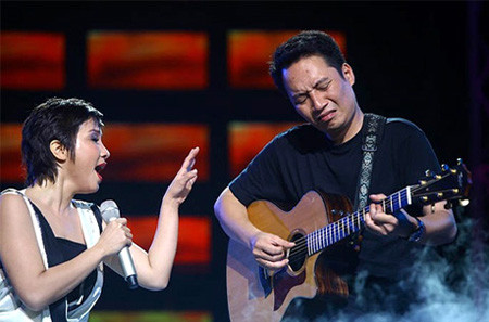 Anh Quân: Chết rồi, vợ mình vừa bị quạt trần rơi vào đầu! Anh Quân: Chết rồi, vợ mình vừa bị quạt trần rơi vào đầu!