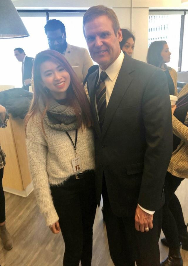 Nhật Minh cùng Thống đốc bang Tennessee, Mỹ - Bill Lee trong lễ khai mạc trụ sở mới của công ty SmileDirect tại Nashville, Tennessee vào tháng 3/2019. (Ảnh: Nhân vật cung cấp) Nhật Minh cùng Thống đốc bang Tennessee, Mỹ - Bill Lee trong lễ khai mạc trụ sở mới của công ty SmileDirect tại Nashville, Tennessee vào tháng 3/2019. (Ảnh: Nhân vật cung cấp)