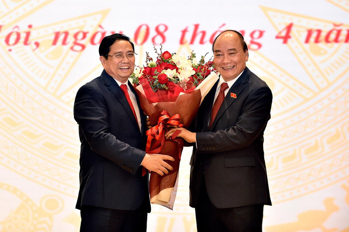 Thủ tướng Phạm Minh Chính tặng hoa Chủ tịch nước Nguyễn Xuân Phúc tại lễ bàn giao công việc. Ảnh: VGP/Quang Hiếu Thủ tướng Phạm Minh Chính tặng hoa Chủ tịch nước Nguyễn Xuân Phúc tại lễ bàn giao công việc. Ảnh: VGP/Quang Hiếu