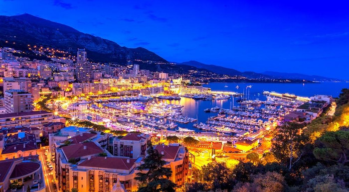 Bến du thuyền Hercules (Monaco) lung linh về đêm Bến du thuyền Hercules (Monaco) lung linh về đêm