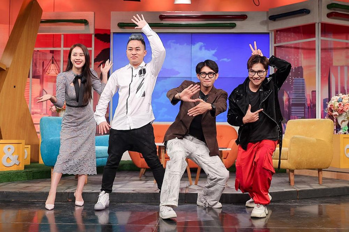 MC và khách mời check-in "Bữa trưa vui vẻ" MC và khách mời check-in "Bữa trưa vui vẻ"