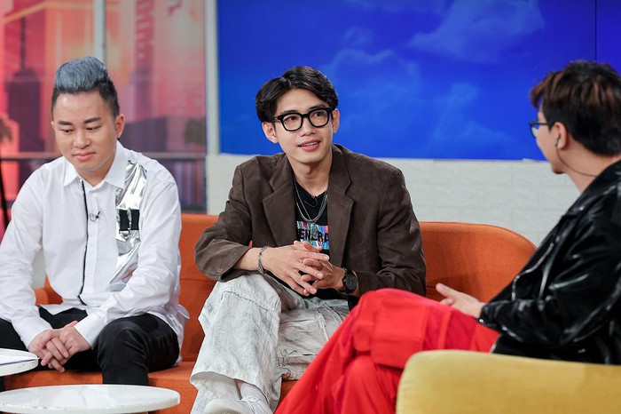 Quang Đăng trò chuyện về "Vũ điệu hồi sinh". Quang Đăng trò chuyện về "Vũ điệu hồi sinh".