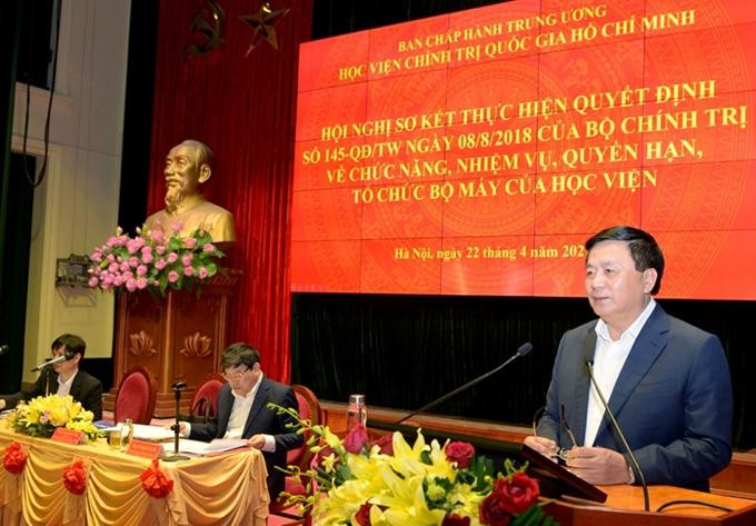 Giáo sư - Tiến sĩ Nguyễn Xuân Thắng phát biểu kết luận hội nghị Giáo sư - Tiến sĩ Nguyễn Xuân Thắng phát biểu kết luận hội nghị