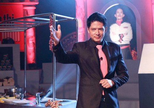 MC Bình Minh trong chương trình Siêu đầu bếp