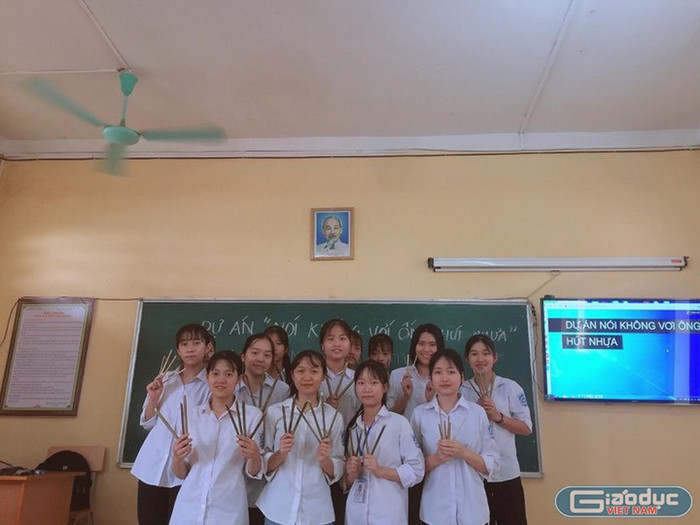 Theo cô Phượng: Người giáo viên trong thời đại 4.0 không chỉ giỏi về chuyên môn mà còn phải lan tỏa những điều tử tế đến học sinh và xã hội (Ảnh:NVCC) Theo cô Phượng: Người giáo viên trong thời đại 4.0 không chỉ giỏi về chuyên môn mà còn phải lan tỏa những điều tử tế đến học sinh và xã hội (Ảnh:NVCC)