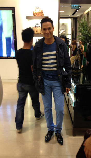 Duy Hưng với trang phục hàng hiệu