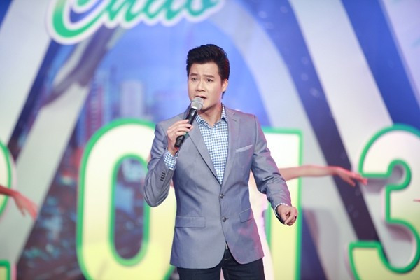 Quang Dũng tái ngộ khán giả truyền hình qua hai ca khúc "Cảm ơn một đóa xuân ngời" và "Dạ khúc cho tình nhân" Quang Dũng tái ngộ khán giả truyền hình qua hai ca khúc "Cảm ơn một đóa xuân ngời" và "Dạ khúc cho tình nhân"