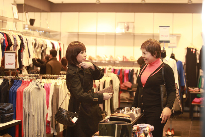 Gần đây trên facebook cá nhân Long Nhật cũng khiến nhiều người tò mò khi chia sẻ rằng: "Mấy hôm nay mình thật sự rất mệt và áp lực ,vừa từ nước ngoài về phải hoàn thành bộ ảnh cho năm mới, và MV Xuân bơ vơ để kịp phát hành trước Tết nguyên đán. Bác Sỹ yêu cầu kiểm tra sức khỏe ,mình mong mọi chuyện sẽ tốt đẹp để năm mới gặp gỡ khán giả khắp mọi miền với hình ảnh mới mẻ và bất ngờ, không phải trong phim ảnh mà là trên sân khấu và trong cuộc đời này".