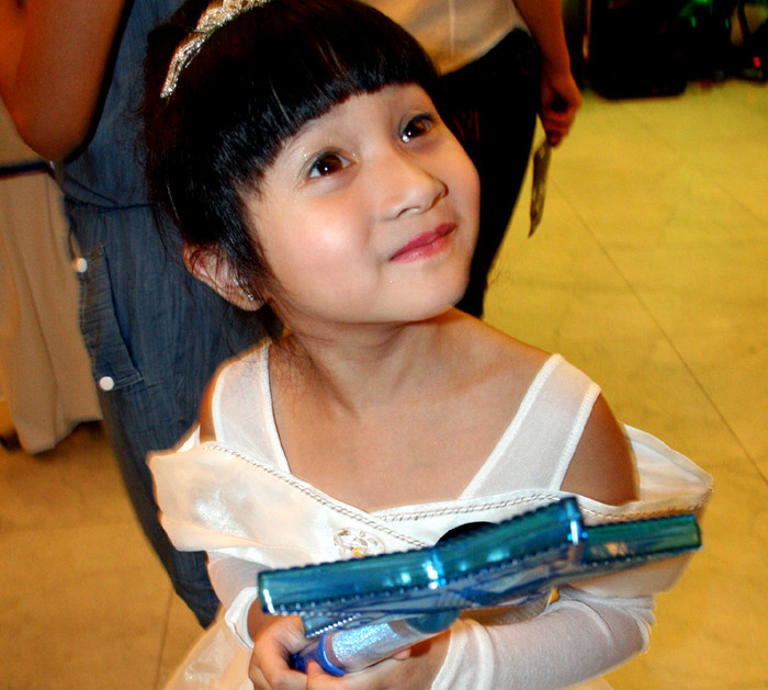 Gia đình Nhật Thu có 3 chị em, em út (ảnh) tên Nhật Anh, năm nay 6 tuổi. Gia đình Nhật Thu có 3 chị em, em út (ảnh) tên Nhật Anh, năm nay 6 tuổi.