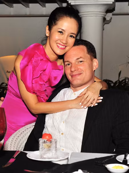 Dự định sẽ ở lại Mỹ cho đến khi hai con cứng cáp mới trở về Việt Nam, nhưng gia đình có việc quan trọng nên Hồng Nhung quyết định về nước sớm hơn dự tính. Vốn là người kỹ tính nên nữ ca sĩ muốn hình ảnh của mình trong mắt công chúng lúc nào cũng phải thật đẹp và hoàn mỹ. Chính vì vậy, bên cạnh việc chăm sóc hai thiên thần nhỏ đáng yêu, "cô Bống" cũng dành nhiều thời gian tập luyện để lấy lại vóc dáng như ban đầu.Nếu không có gì thay đổi, khoảng tháng 8 tới đây, nữ diva xinh đẹp sẽ trở lại với các hoạt động nghệ thuật và những dự án còn dang dở.