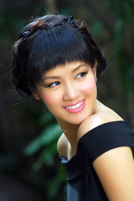 Không giấu nổi niềm hạnh phúc vô bờ bến, dì Mai – mẹ của Hồng Nhung chia sẻ, gia đình vô cùng hạnh phúc khi được đón hai cháu sinh đôi vô cùng dễ thương và đáng yêu chào đời."Suốt 10 ngày nay tôi không ngủ được vì phải thức đêm trông cháu. Nhưng cứ nhìn nụ cười thơ ngây và đáng yêu của hai đứa nhỏ là mọi mệt mỏi đều tan biến hết", bà Mai hào hứng khoe. Mặc dù rất muốn chia sẻ niềm vui này đến khán giả hâm mộ, nhưng vì một số lý do tế nhị nên gia đình Hồng Nhung chưa thể tiết lộ hình ảnh của hai bé vào thời điểm này.(Theo Ngôi Sao) Không giấu nổi niềm hạnh phúc vô bờ bến, dì Mai – mẹ của Hồng Nhung chia sẻ, gia đình vô cùng hạnh phúc khi được đón hai cháu sinh đôi vô cùng dễ thương và đáng yêu chào đời."Suốt 10 ngày nay tôi không ngủ được vì phải thức đêm trông cháu. Nhưng cứ nhìn nụ cười thơ ngây và đáng yêu của hai đứa nhỏ là mọi mệt mỏi đều tan biến hết", bà Mai hào hứng khoe. Mặc dù rất muốn chia sẻ niềm vui này đến khán giả hâm mộ, nhưng vì một số lý do tế nhị nên gia đình Hồng Nhung chưa thể tiết lộ hình ảnh của hai bé vào thời điểm này.(Theo Ngôi Sao)