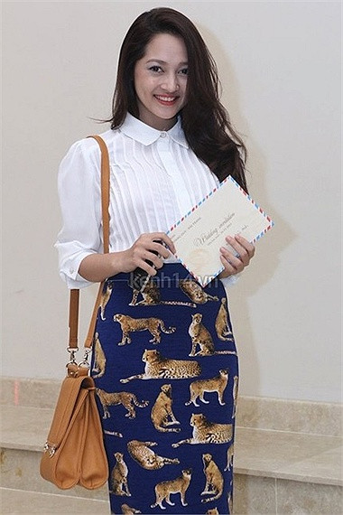 Bảo Anh xây dựng cho mình phong cách diện đồ kín đáo, nhẹ nhàng nhưng cực kỳ quyến rũ. Bảo Anh xây dựng cho mình phong cách diện đồ kín đáo, nhẹ nhàng nhưng cực kỳ quyến rũ.