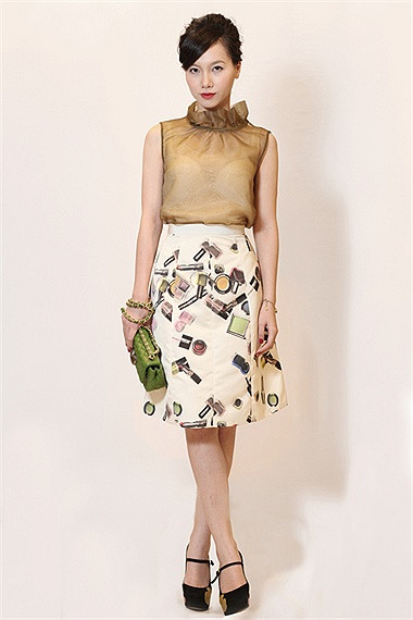 Minh Hà cũng là một trong số những người đẹp có gu thời trang tinh tế. Minh Hà cũng là một trong số những người đẹp có gu thời trang tinh tế.