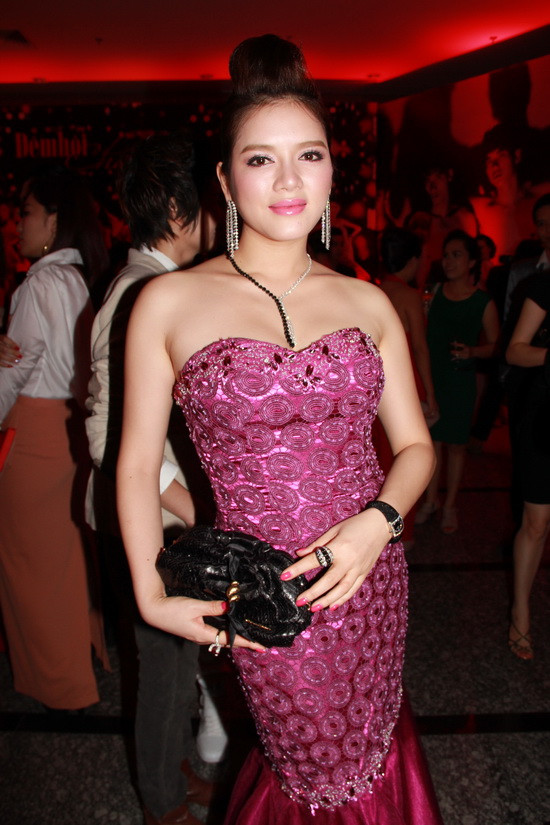 Toàn bộ trang sức, váy, ví da...mà Lý Nhã Kỳ diện có tổng giá trị lên tới 12 tỷ Toàn bộ trang sức, váy, ví da...mà Lý Nhã Kỳ diện có tổng giá trị lên tới 12 tỷ