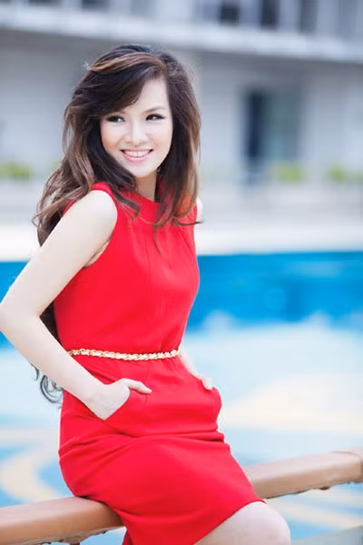 2. Diễn viên, MC Đan Lê. Sau cuộc hôn nhân đầu tiên ngắn ngủi, Đan Lê hiện đã kết hôn với Đạo diễn trẻ Khải Anh.