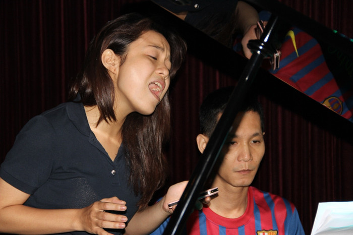 Thái Trinh từng được cư dân mạng hết lời khen ngợi khi cô đăng tải các clip hát của mình trên youtube. Thái Trinh từng được cư dân mạng hết lời khen ngợi khi cô đăng tải các clip hát của mình trên youtube.