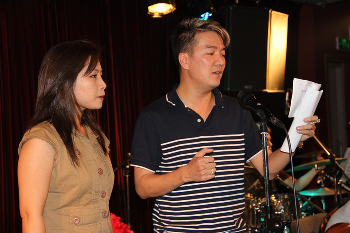 Quỳnh Trang được Mr Đàm hướng dẫn tỉ mỉ. Quỳnh Trang được Mr Đàm hướng dẫn tỉ mỉ.