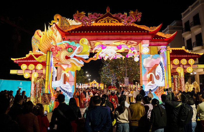 Lễ hội Ánh sáng phương Đông khuấy động không khí du Xuân từ trước Tết cho tới hiện tại. A1-23.jpg
