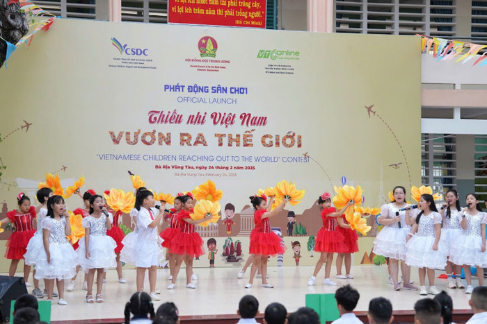 Các em học sinh Trường Tiểu học Trưng Vương Số 1, thành phố Vũng Tàu biểu diễn văn nghệ tại buổi Lễ phát động. Các em học sinh Trường Tiểu học Trưng Vương Số 1, thành phố Vũng Tàu biểu diễn văn nghệ tại buổi Lễ phát động.