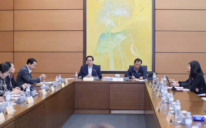 Thủ tướng nhấn mạnh cần thiết kế "công cụ đặc biệt" để quản lý, phát huy hiệu quả và bảo đảm công khai, minh bạch, không xảy ra vi phạm, tham nhũng, tiêu cực, lãng phí... Ảnh VGP/Nhật Bắc