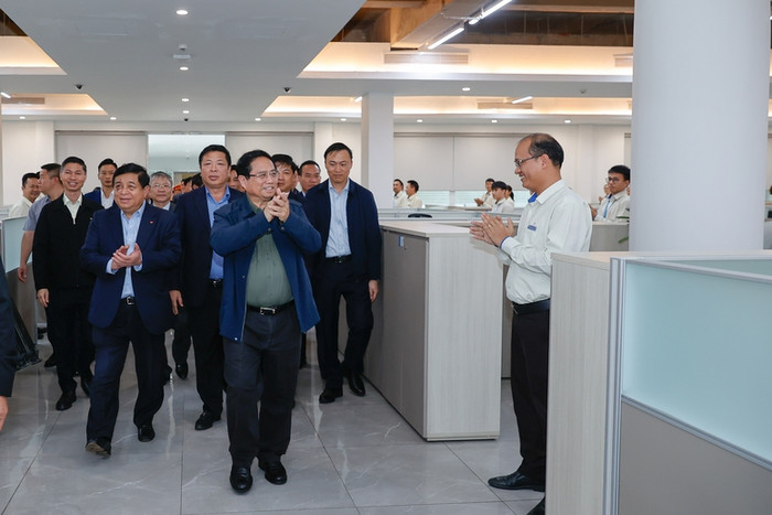 Thủ tướng thăm, chúc Tết cán bộ, công nhân viên và khảo sát tại Tập đoàn THACO. Ảnh: VGP/Nhật Bắc Thủ tướng thăm, chúc Tết cán bộ, công nhân viên và khảo sát tại Tập đoàn THACO. Ảnh: VGP/Nhật Bắc