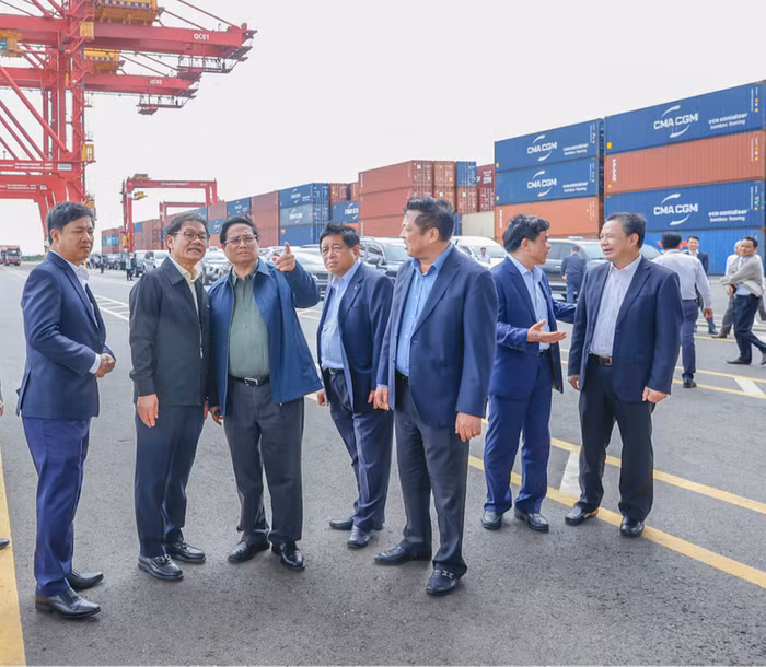 Thủ tướng Phạm Minh Chính thăm, khảo sát cảng biển Chu Lai. Ảnh: VGP/Nhật Bắc