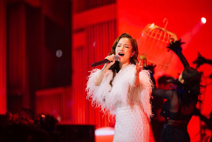 Lâm Bảo Ngọc trong tiết mục “Chơi vơi” (Ảnh: BTC)