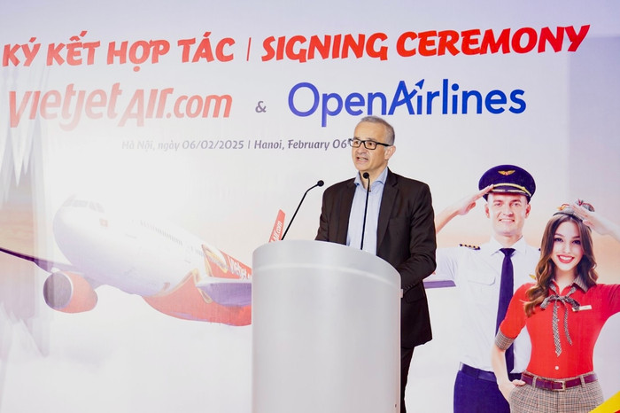 Ông Alexandre Feray, CEO OpenAirlines bày tỏ phấn khởi khi cùng Vietjet tăng cường ứng dụng công nghệ và đổi mới trong ngành hàng không. Photo 2 (8).jpg